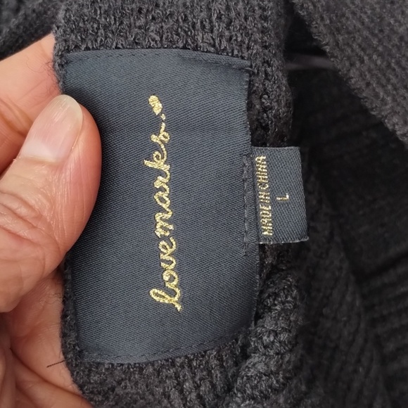 Lovemarks gray chunky v-backline sweater size large with criss cross tie in back - Picture 9 of 9